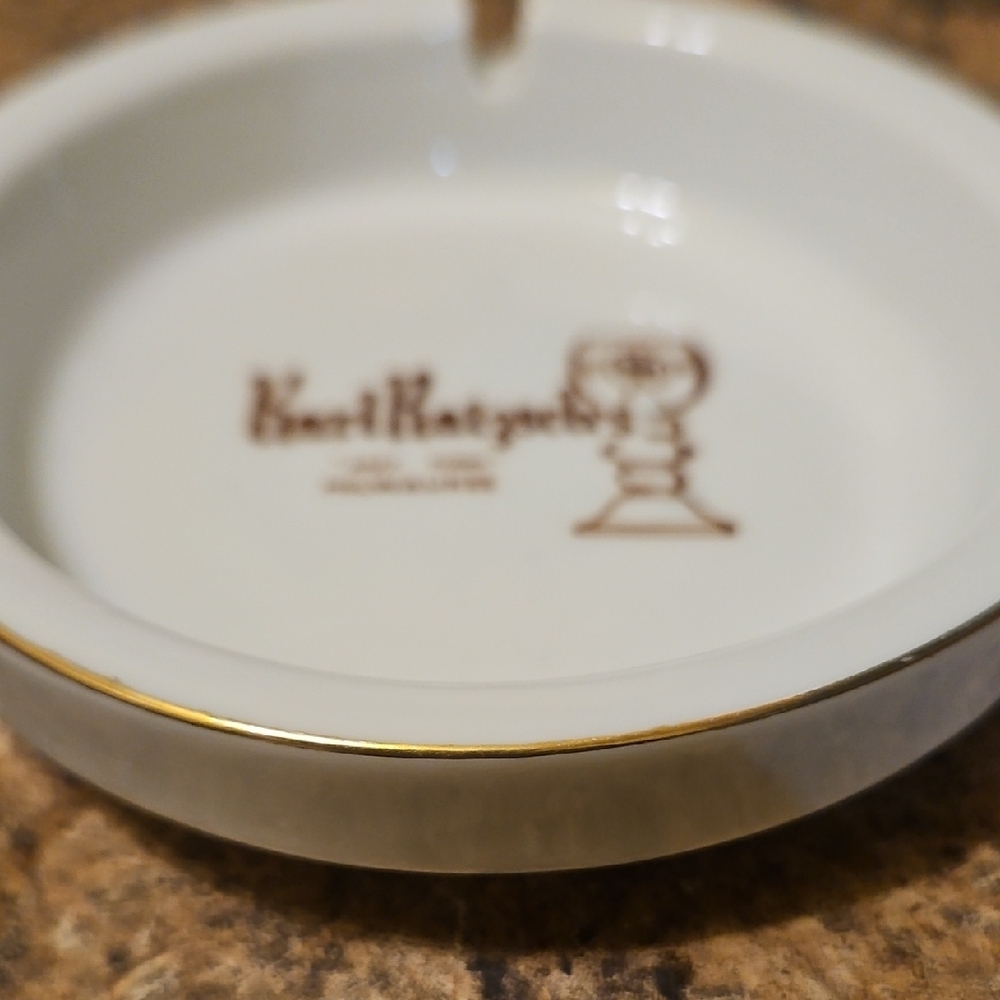 Karl Ratzsch's White Ceramic Ashtray - Picture 7 of 8